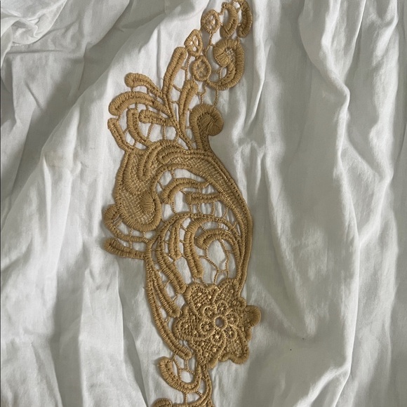 VENUS White Blouse with Gold Embroidery - Picture 3 of 5